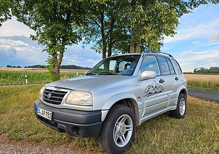 Suzuki Grand Vitara 2.0 Club 4x4 TÜV NEU