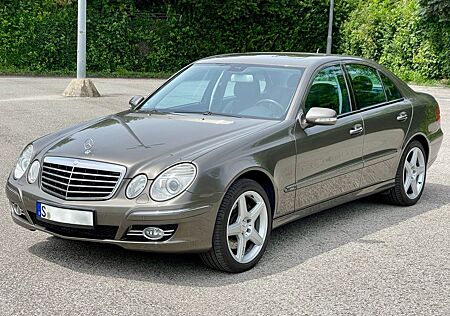 Mercedes-Benz E 500 4MATIC *Voll-Austattung*Sehr gepflegt*