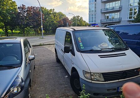 Mercedes-Benz Vito 638 mit Heckscheibe & Camperausbau