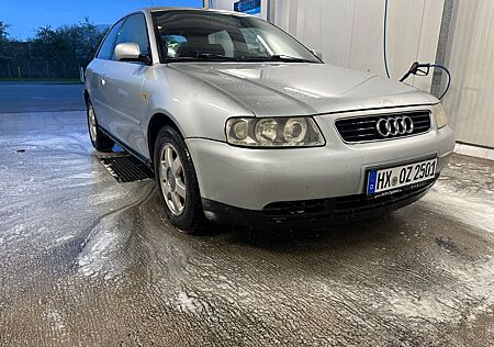 Audi A3 1.8 Auto Ambiente Ambiente TÜV NEU AUTOMATIK