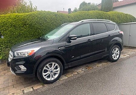 Ford Kuga 2,0 TDCi 4x4 110kW Titanium; AHK, Design Pa