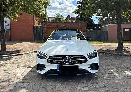 Mercedes-Benz E 220 d T *AMG*PANORAMA*BURMESTER*AHK*TOP!