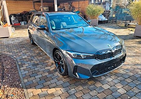 BMW M340d xDrive Touring M SPORT PRO H&K PANO 360