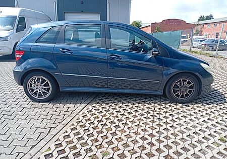 Mercedes-Benz B 200 B -Klasse Klima Panorama Leder