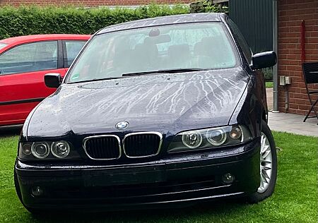 BMW 525i A -