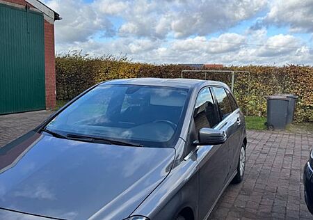 Mercedes-Benz B 180 d -