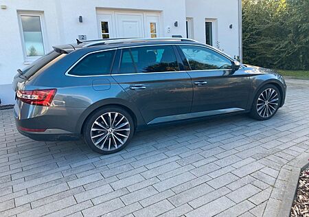 Skoda Superb Combi 1.8 DSG*L&K*STHZ*PANO*AHK*4SITZH