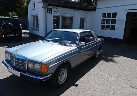 Mercedes-Benz 280 CE, Aut., Schiebedach, schöner Zustand