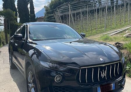 Maserati Levante 3.0 V6 350HP Modena 1A ZUSTAND!