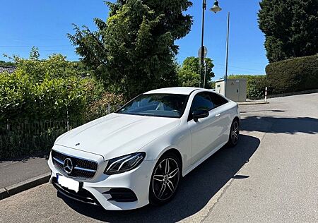 Mercedes-Benz E 200 Coupe AMG 4MATIC Autom. -Widescreen
