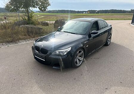 BMW M5 V10 *Leder*SHZ*Head-Up*AHK*Xenon*