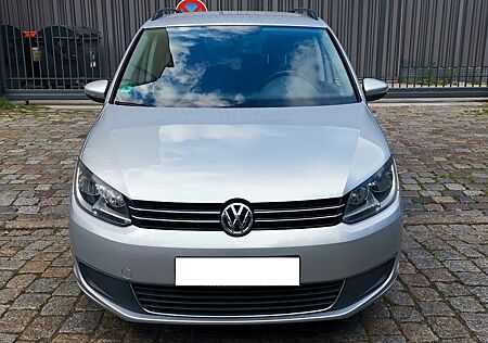 VW Touran Volkswagen 7Sitze 1.Hand TÜV Navi PDC Euro5