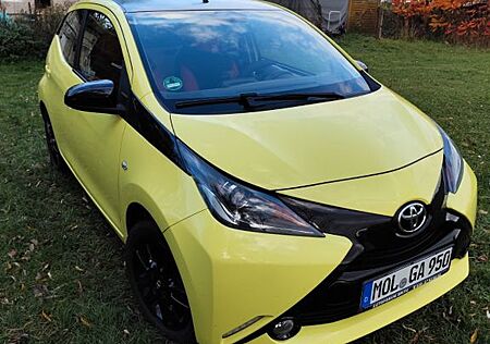 Toyota Aygo (X) Aygo (X) 1,0-l-VVT-i x-play touch x-shift x-...