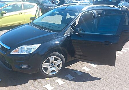 Ford Focus 1,6 Black Magic Turnier Black Magic