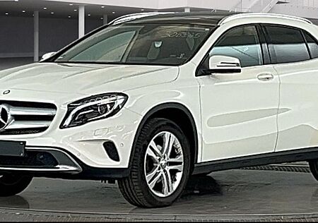 Mercedes-Benz GLA 200 /Pano/Rückfahrkamera/Bi-Xenon