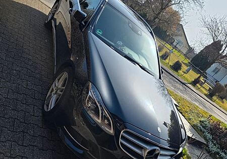 Mercedes-Benz E 250 BlueTEC 4MATIC T Autom. -
