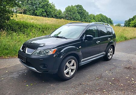 Mitsubishi Outlander 2.4 LPG Gas 4WD Automatik AHK Tüv Neu