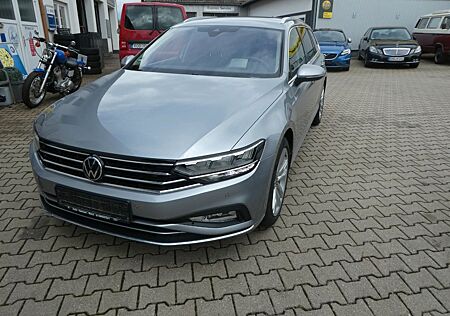 VW Passat Variant Volkswagen Elegance AHK HUD SHZ ACC LED 18"