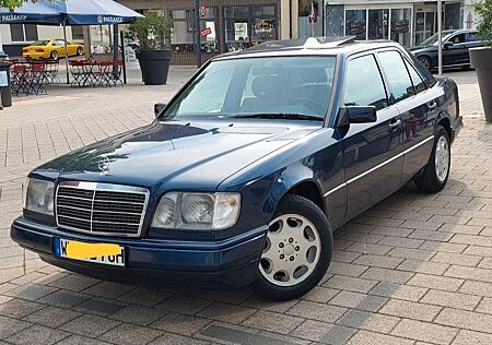 Mercedes-Benz E 250 D, Zust. 1-2, neues H-Kz., wenig Km