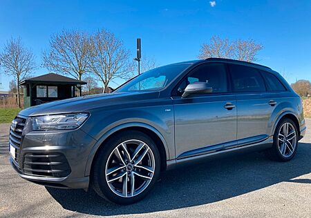 Audi Q7 3.0 TDI quattro S line Sport Black Pano AHK