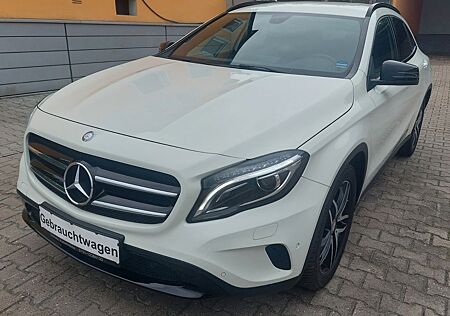 Mercedes-Benz GLA 200 GLA 4 Matic 7G-DCT