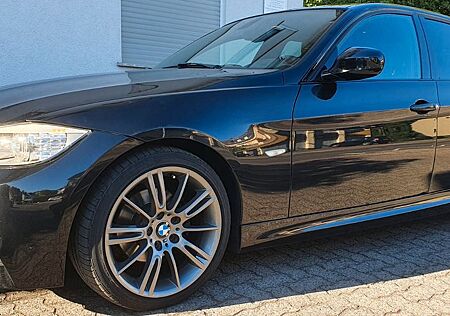 BMW 320i M-SPORTPAKET / SCHECKHEFTGEPFLEGT