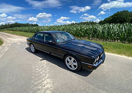 Jaguar XJR 4.0 komplett revidiert und konserviert