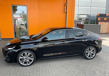 Hyundai i30 Fastback Premium / Super Ausstattung / Panorama