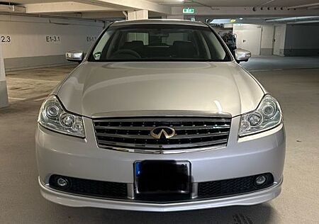 Infiniti M35 (Nissan Fuga 350)