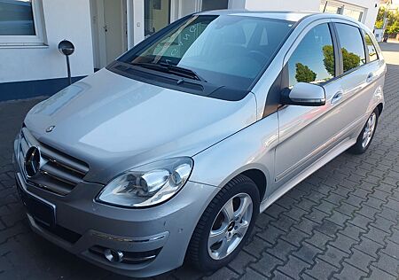 Mercedes-Benz B 180 CDI 8 Fach bereift Alufelgrn
