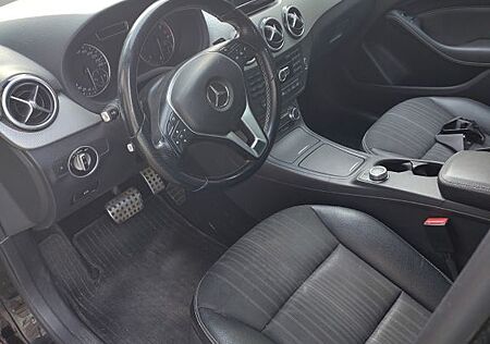 Mercedes-Benz B 220 B 220d