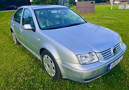 VW Bora Volkswagen 2.0 Basis Basis Standheizung Navi