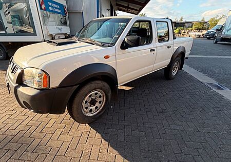 Nissan NP 300 5-Sitzer  Doppelkabine 4x4 AHK TÜV