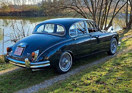 Jaguar Daimler DV 8, sehr gründlich restauriert.