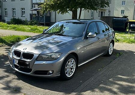 BMW 320d LCI leicht hinten Spoiler beschädigt