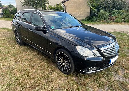 Mercedes-Benz E 220 CDI T BlueEFFICIENCY ELEGANCE