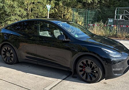 Tesla Model Y Performance - Erstauslieferung (1/30)