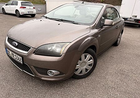 Ford Focus Cabrio Titanium/LEDER/NAVI/8xALU