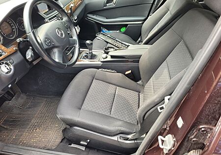 Mercedes-Benz E 200 CGI BlueEFFICIENCY -