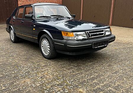 Saab 900