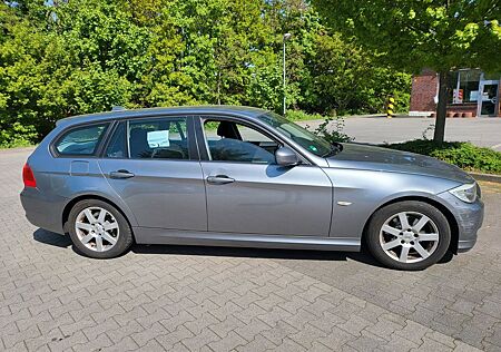 BMW 318i Touring -