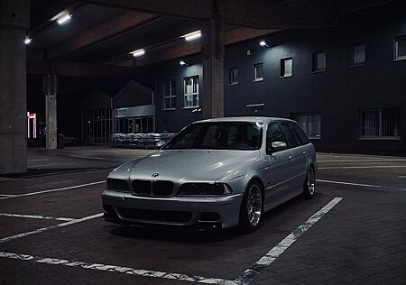 BMW 528i Touring -Individual Champagner Tüv 12/27