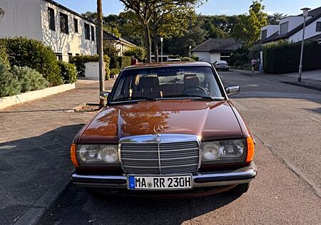 Mercedes-Benz 230 230e w123