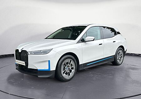 BMW iX xDrive50 Integal-Aktivlenk. AHK Soft-Close La