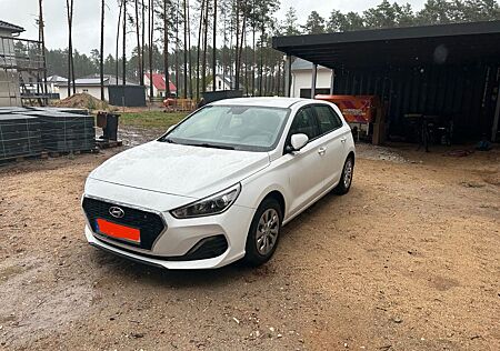 Hyundai i30 1.4 Select NAVI mit AHK