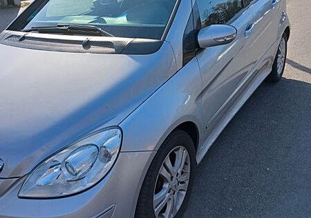 Mercedes-Benz B 200 -