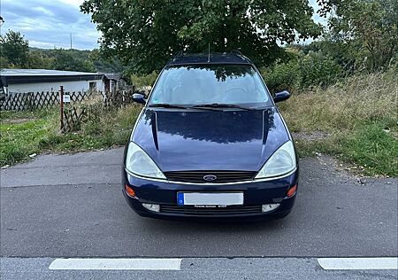 Ford Focus 2.0 Ghia Ghia TÜV 09/2027 mit Gasanlage