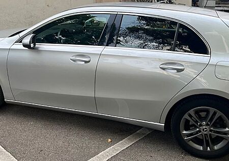 Mercedes-Benz A 220 Compact Limousine