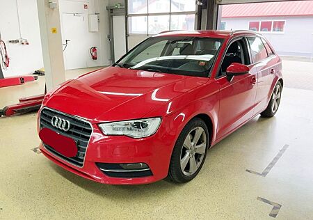 Audi A3 1.2 TFSI Sportback *1.Hand*Scheckheft*SD*Xeno