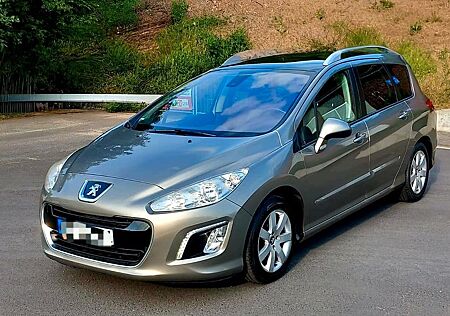 Peugeot 308 Mit Anhängerkupplung. Klima. Panorama